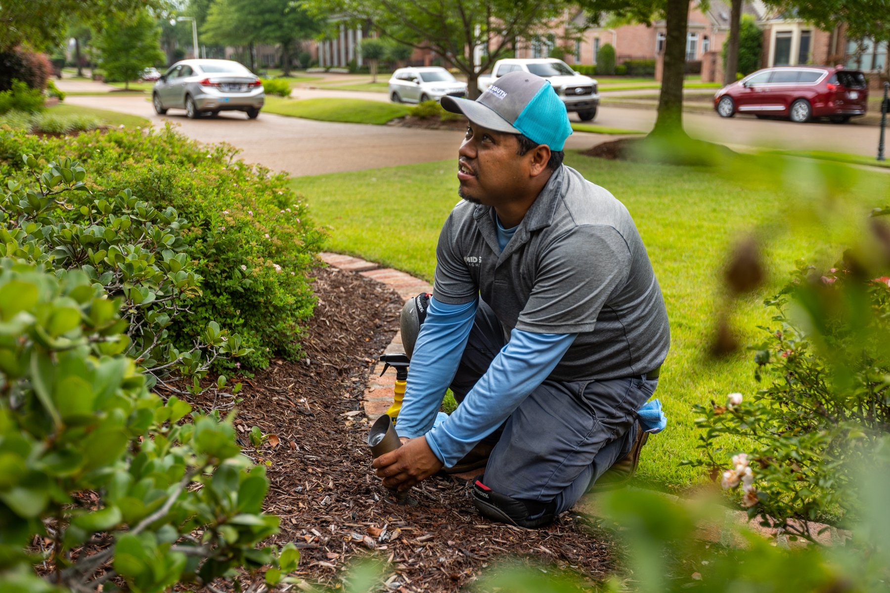 outdoor landscape lighting maintenance team 2