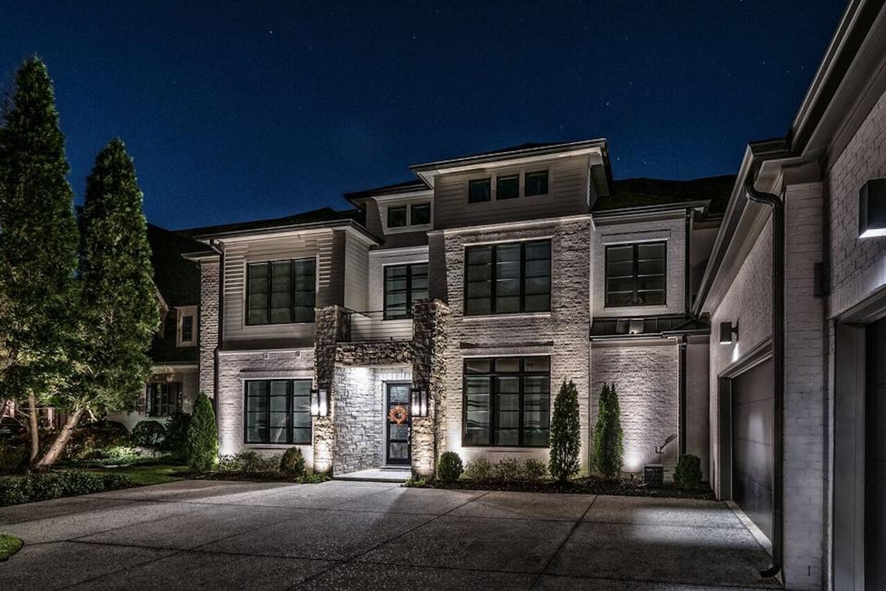 Architectural _ Landscape Lighting Driveway, Font Door