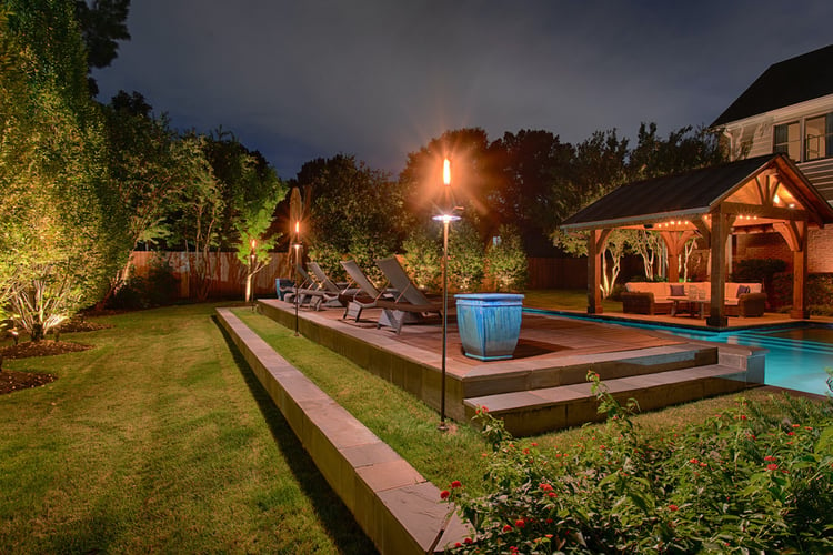 Backyard Landscape Lighting w Pool & Torches